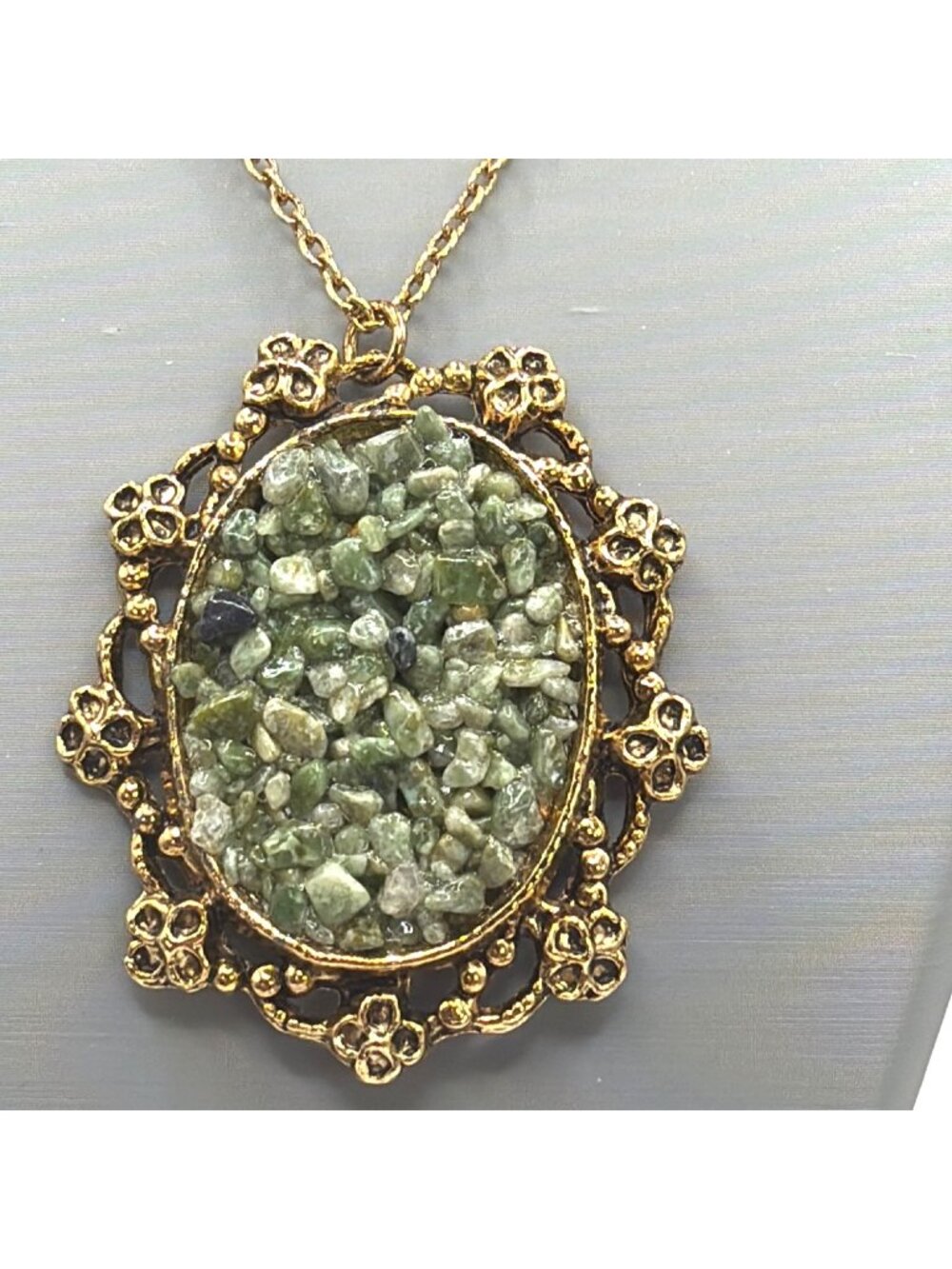 Vintage 1970s Gold-Tone Green Jade Chip Set Pendant Necklace Bracelet Earrings - Picture 2 of 13